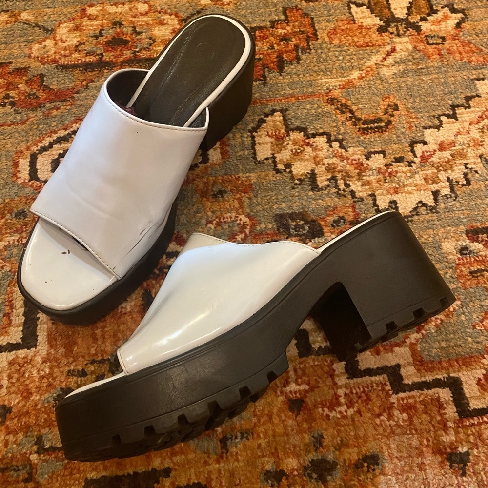 Light blue blocked heeled shoes